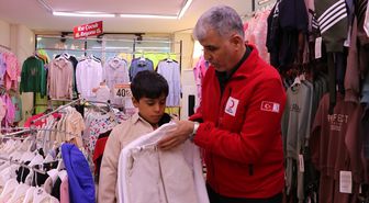 Kilis'te Kızılay'dan çocuklara bayram hediyesi