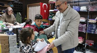 Kilis'teki ihtiyaç sahibi çocuklar bayramlıklarını 'mağaza'dan seçerek aldı