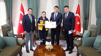 Kilis Valisi Kalaylı, hayat kurtaran sağlık personelini ödüllendirdi