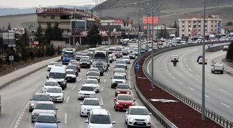 'Kilit Kavşak' Kırıkkale'de bayram trafiği yoğunluğu başladı