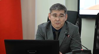 Kırgızistan Sağlık Bakanlığına Türkiye mezunu Damirbek Osmonov atandı