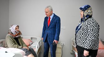 Kırklareli Valisi Turan, huzurevi sakinleriyle bir araya geldi