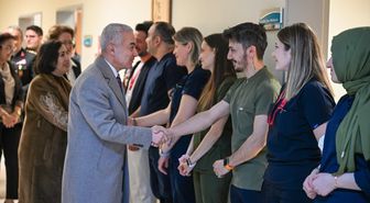 Kırklareli Valisi Turan, sağlık çalışanlarıyla bayramlaştı