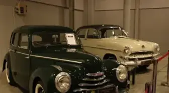 Klasik otomobil tutkunları Bulgaristan'ın başkenti Sofya'da buluştu