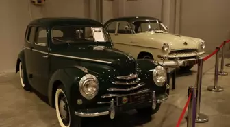 Klasik otomobil tutkunları Bulgaristan'ın başkenti Sofya'da buluştu