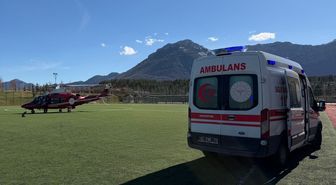 Konya'da cuma namazında kalp krizi geçiren kişi hava ambulansıyla hastaneye kaldırıldı