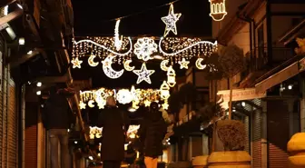 Konya'da ramazan dolayısıyla tarihi mekan ve caddelerde ışıklandırma yapıldı