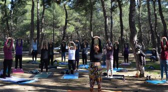 Konyaaltı'da sporseverler yoga derslerinde buluştu