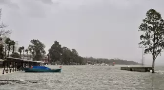 Köyceğiz'de lodos ve göl seviyesinin yükselmesi yaşamı olumsuz etkiliyor