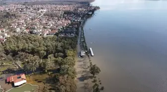 Köyceğiz Gölü'nün taşması nedeniyle kanolarla sokak aralarında gezdiler