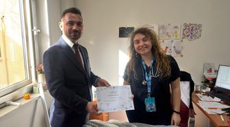 Kozluk'ta doktora teşekkür belgesi verildi