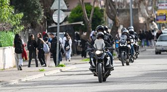 KÜÇÜK YAŞ, BÜYÜK SUÇ - Adana polisi uyuşturucuyla mücadele için okullardan tamir atölyelerine birçok alanda çalışma yapıyor