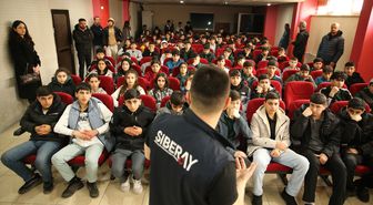 KÜÇÜK YAŞ, BÜYÜK SUÇ - Diyarbakır'da polisler, çocukları ve gençleri suçtan korumak için okullarda eğitim veriyor