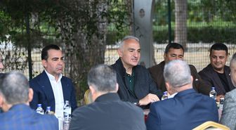 Kültür ve Turizm Bakanı Ersoy, Antalya Belek'te taksicilerle bayramlaştı