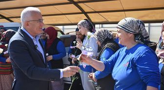 Kumluca Belediye Başkanı Avcıoğlu çalışan kadınları ziyaret etti