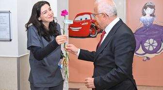 Kumluca Belediye Başkanı Avcıoğlu, sağlık çalışanlarını ziyaret etti