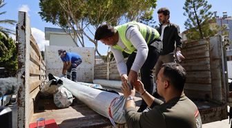 Kumluca'da hortumdan zarar gören seralar için üreticilere naylon desteği