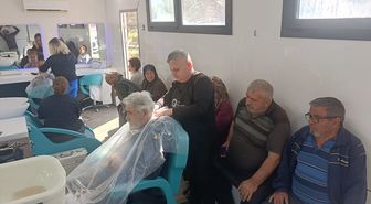 Kumluca ve Finike'de mobil kuaför bayram öncesi vatandaşların hizmetinde