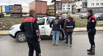 Kütahya'da 2 grup arasında çıkan kavgada 2 kişi silahla yaralandı