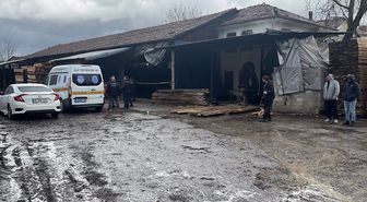 Kütahya'da tomruk biçme makinesinin üstüne düşen işçi öldü