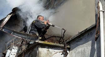 Kütahya'da yangın çıkan 2 katlı ev kullanılamaz hale geldi
