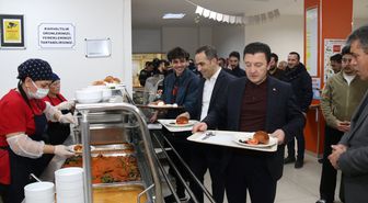 KYK Genel Müdür Yardımcısı Özdemir, Amasya'da öğrencilerle sahur yaptı