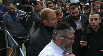 Londra'da Al Jazeera muhabirlerine hakaret eden kişinin polis olduğu belirlendi
