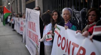 Madrid'de savaşa karşı 'insan zinciri' eylemi yapıldı