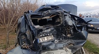 Malatya'da otomobil ile kamyon çarpıştı, 1 kişi öldü, 1 kişi yaralandı