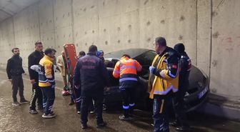 Malatya'da tünel içinde kaldırıma çarpan otomobildeki 3 kişi yaralandı
