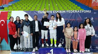 Malatyalı sporcu eskrimde altın madalya aldı