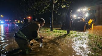 Manisa'da etkili olan sağanak hayatı olumsuz etkiledi
