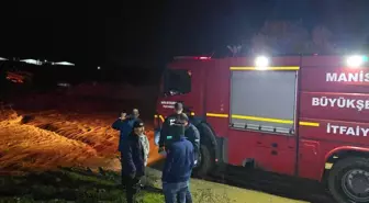 Manisa'da iki araç debisi yükselen derede sürüklendi