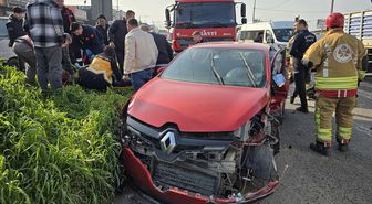 Manisa'da iki otomobilin çarpışması sonucu 3 kişi yaralandı