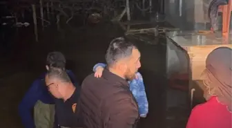 Manisa'da selde mahsur kalan 11 kişilik aile tahliye edildi