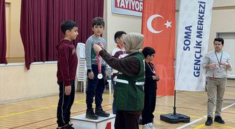 Manisa'da 'Yeşilay Haftası Hızlı Satranç Turnuvası' sona erdi