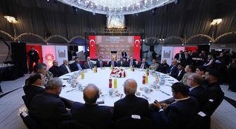 Mardin Valiliği ve Büyükşehir Belediyesince Kızıltepe'de iftar programı düzenledi