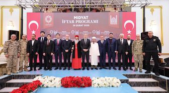 Mardin Valisi Akkoyun Midyat'ta iftar programına katıldı