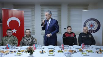 Mardin Valisi Akkoyun özel harekat polisleriyle iftar yaptı