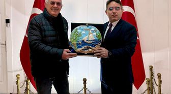 Marmaris Kaymakamı Kaya'dan çevre gönüllüsüne takdir belgesi