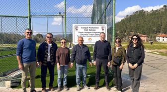 Marmaris Ticaret Odası ilçedeki halı sahayı yeniledi