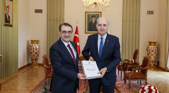Meclis Yapay Zeka Araştırma Komisyonu, raporunu TBMM Başkanı Kurtulmuş'a sundu