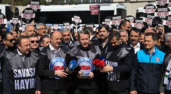 Memur-Sen, ABD'nin Ankara Büyükelçiliği önüne siyah çelenk bıraktı