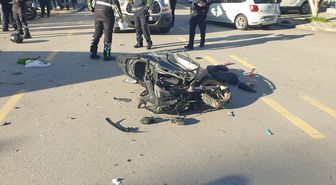 Mersin'de hafif ticari araçla çarpışan motosikletteki 1 kişi öldü, 1 kişi yaralandı
