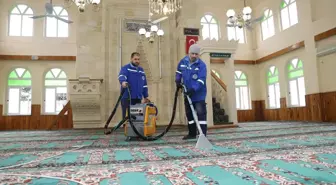 Mersin'in Akdeniz ilçesinde camiler ramazan ayına hazırlandı