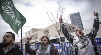 Mescid-i Aksa'nın kapatılması ve İran'a yönelik saldırılar ABD Büyükelçiliği önünde protesto edildi