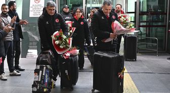 Milli atıcılar, Ankara'da çiçeklerle karşılandı