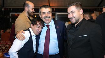 Milli Eğitim Bakanı Tekin, Erzurum'da gençlerle buluştu