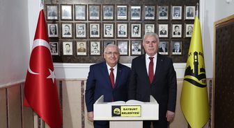 Milli Savunma Bakanı Güler, Bayburt Valiliğini ve Belediyesini ziyaret etti