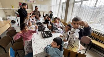 Minik öğrenciler atık yağlardan yaptıkları mis kokulu sabunları annelerine hediye etti